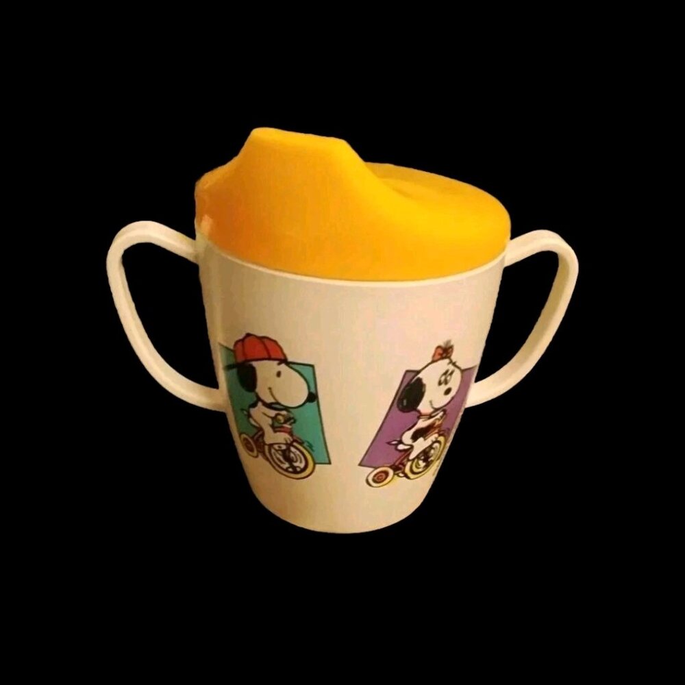 VTG DANARA PEANUTS SIPPY CUP SNOOPY RIDING TRICYLE Yellow Lid PLASTIC Pre-owned
